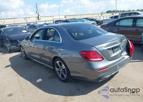 2017 Mercedes-Benz E 300 z USA, uszkodzony, nr VIN WDDZF4JB2HA171339